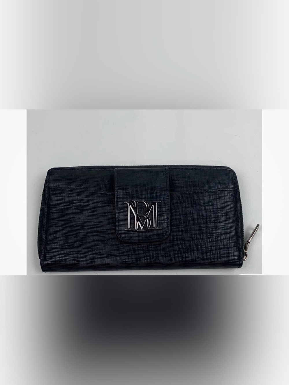 Badgley Mischka Black Wallet Zip around Gin metal Logo
pockets Snap close nwot